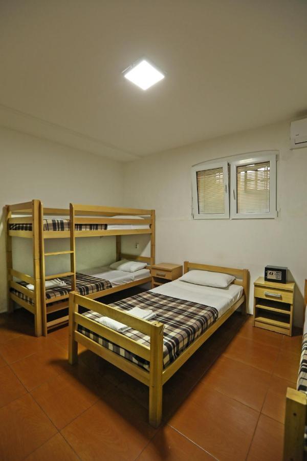 Hostel 42 Skopje Exteriör bild