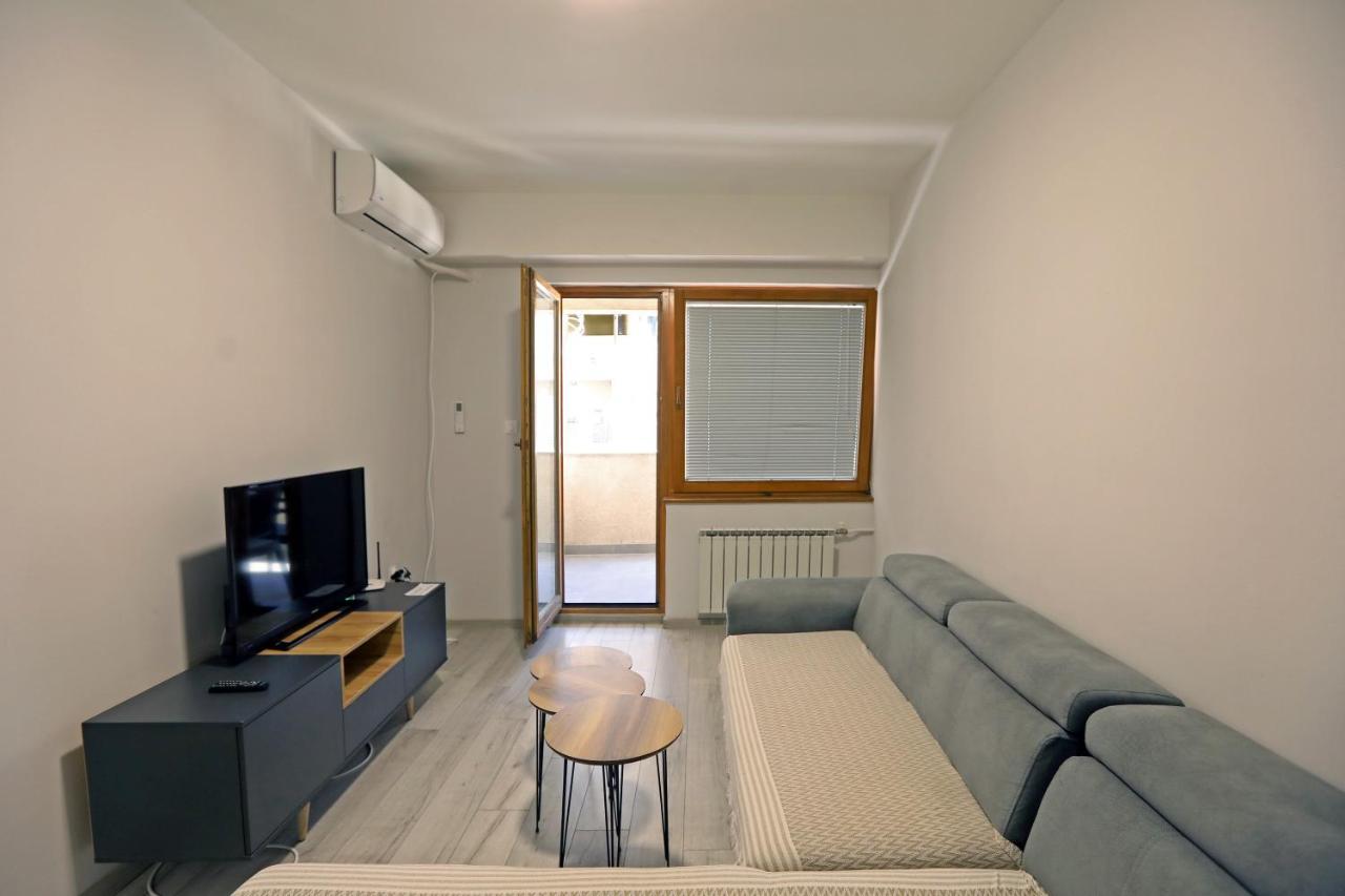 Hostel 42 Skopje Exteriör bild
