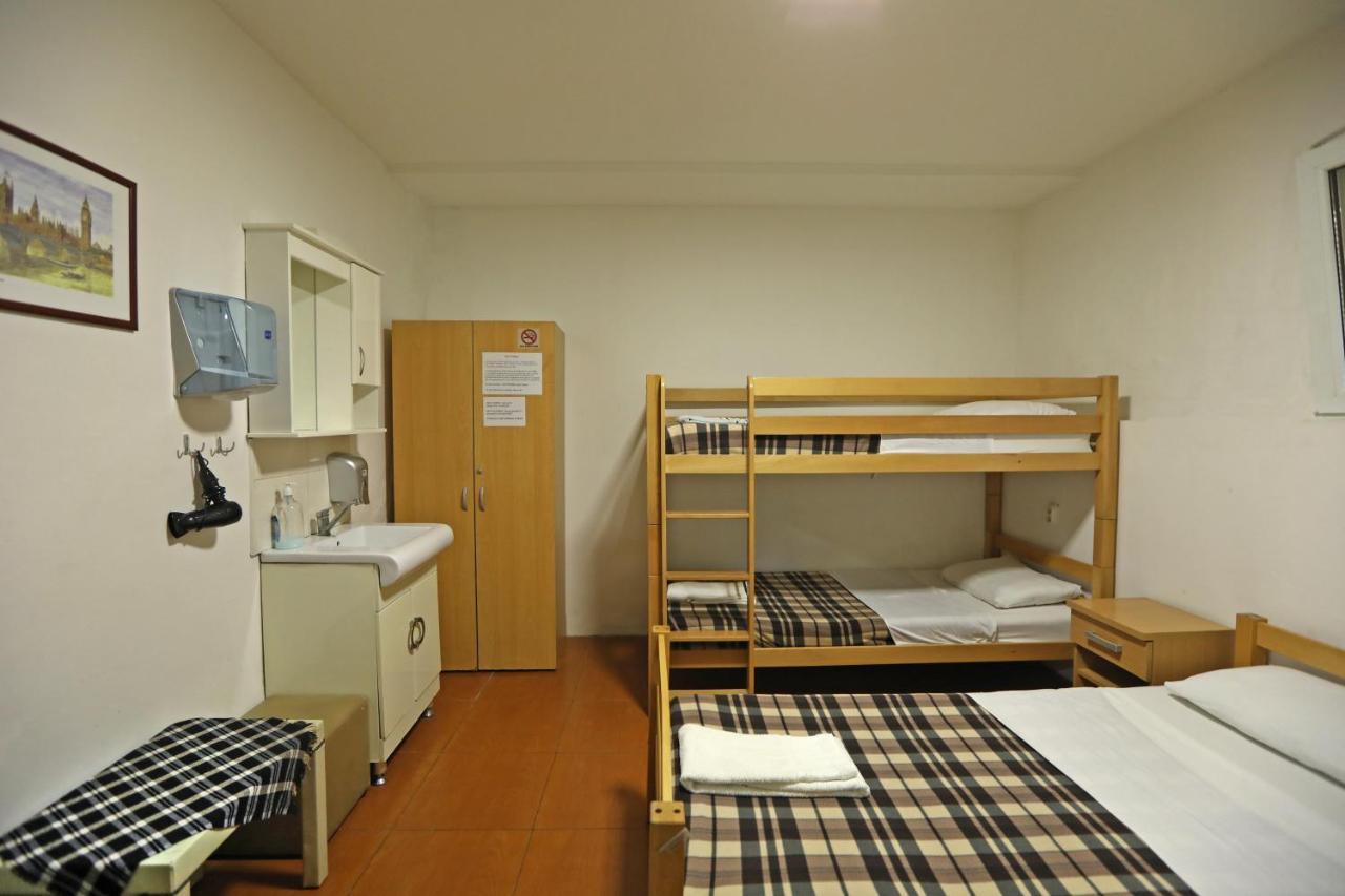 Hostel 42 Skopje Exteriör bild