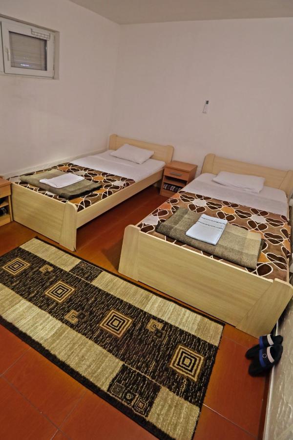 Hostel 42 Skopje Exteriör bild