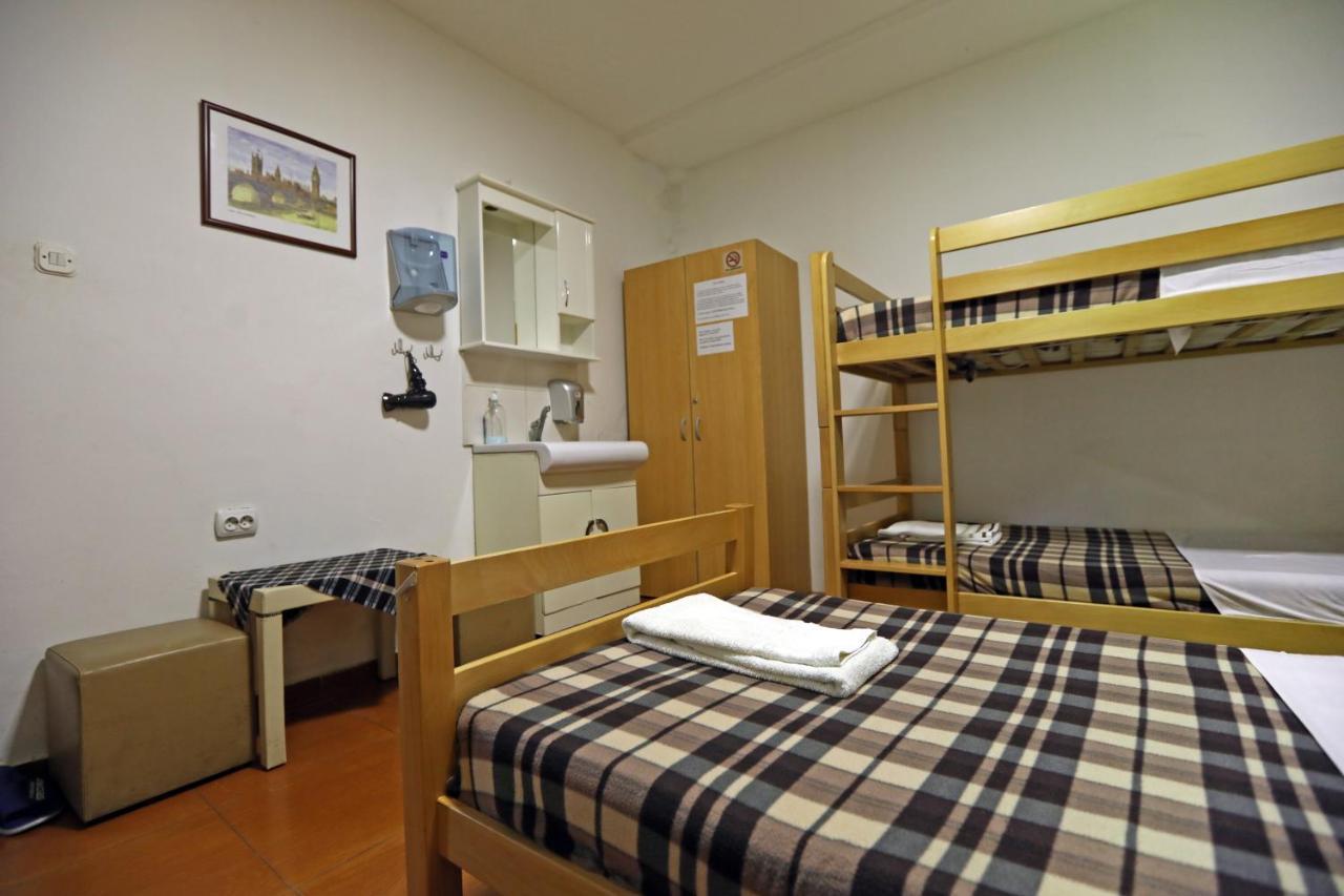 Hostel 42 Skopje Exteriör bild